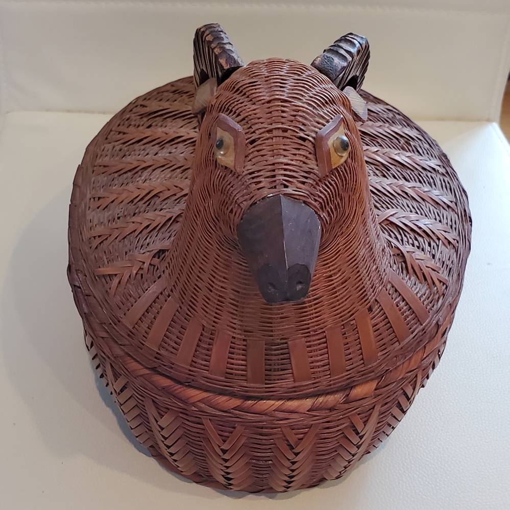 Vintage Handwoven Animal Basket - Picture 3 of 16